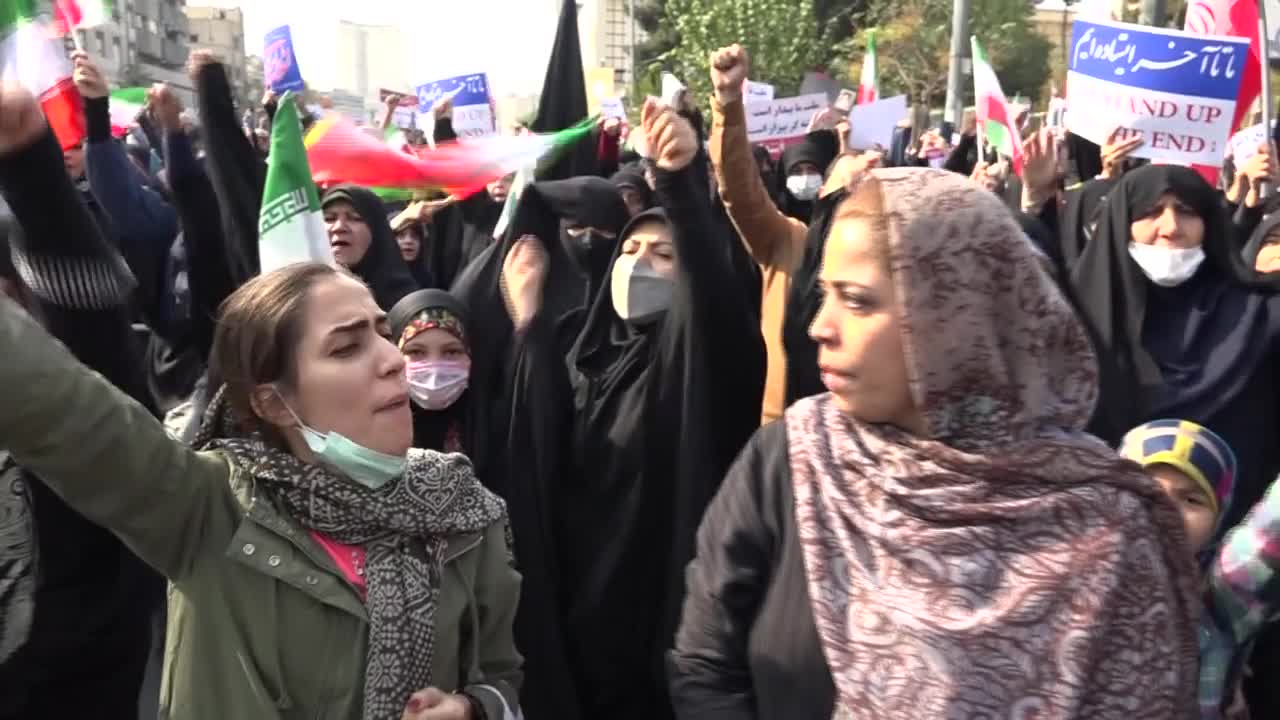 ايران _ مسيرات مليونية في أكثر من الف مدينة تنديدًا بالعملية الارهابية في شيراز - snapshot 53.45